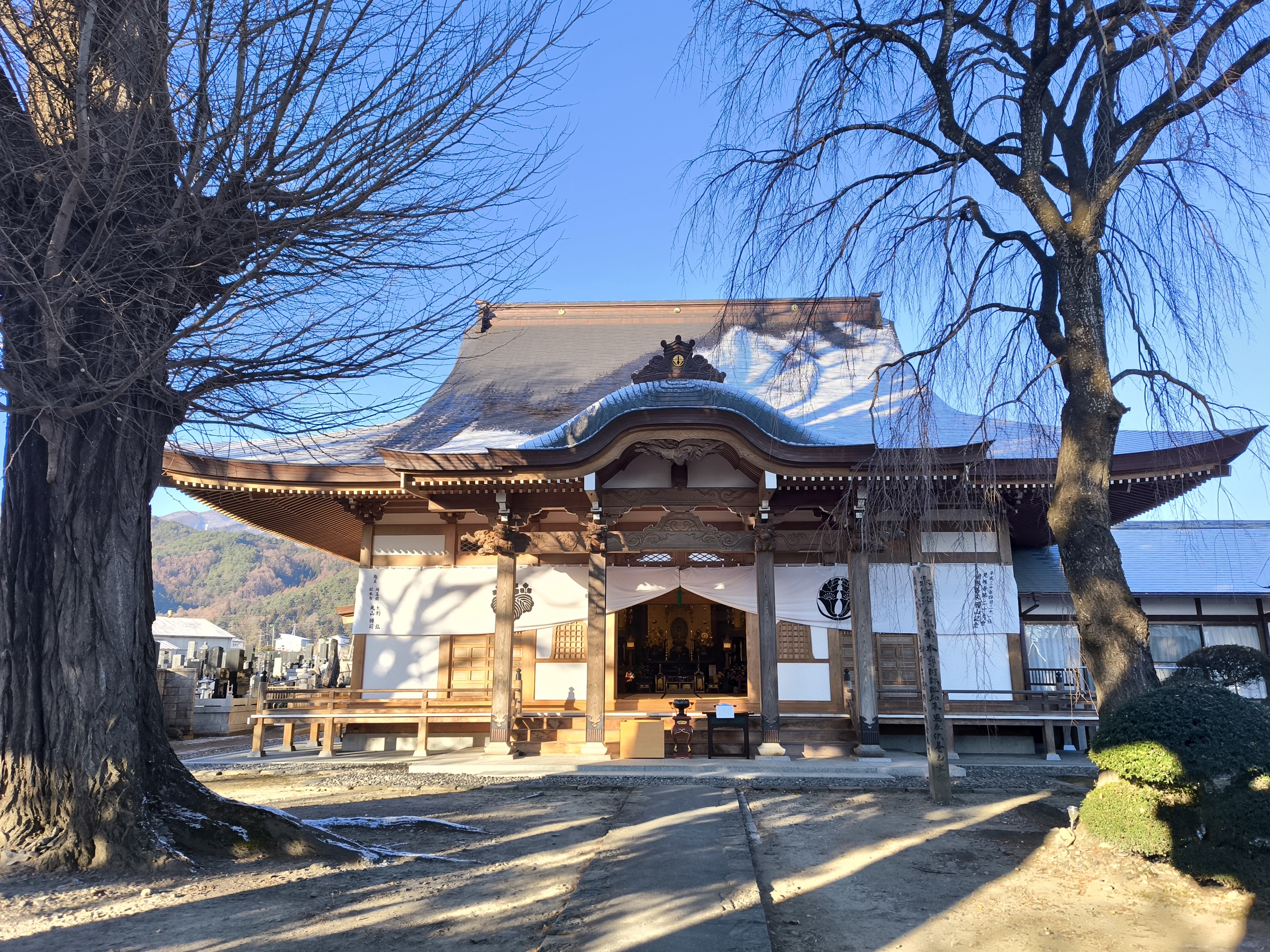冬の朝の見性寺本堂